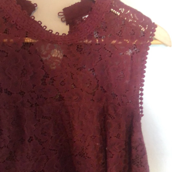 Burgundy, extra-large lace, beautifully detailed - Picture 2 of 5
